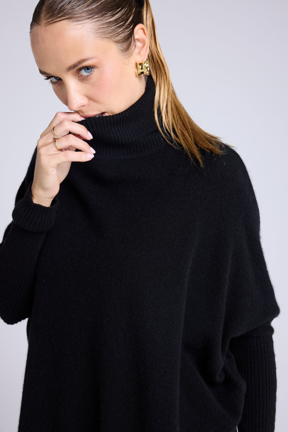 Maglione Collo Alto Poncho Rolanda - Nero