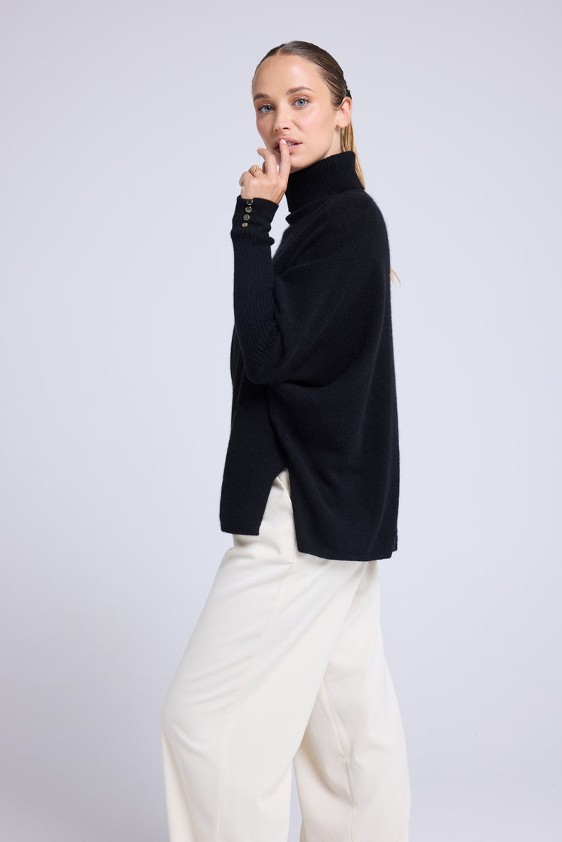 Pull Col Roule Boutons Dorés Poncho Rolanda - Noir