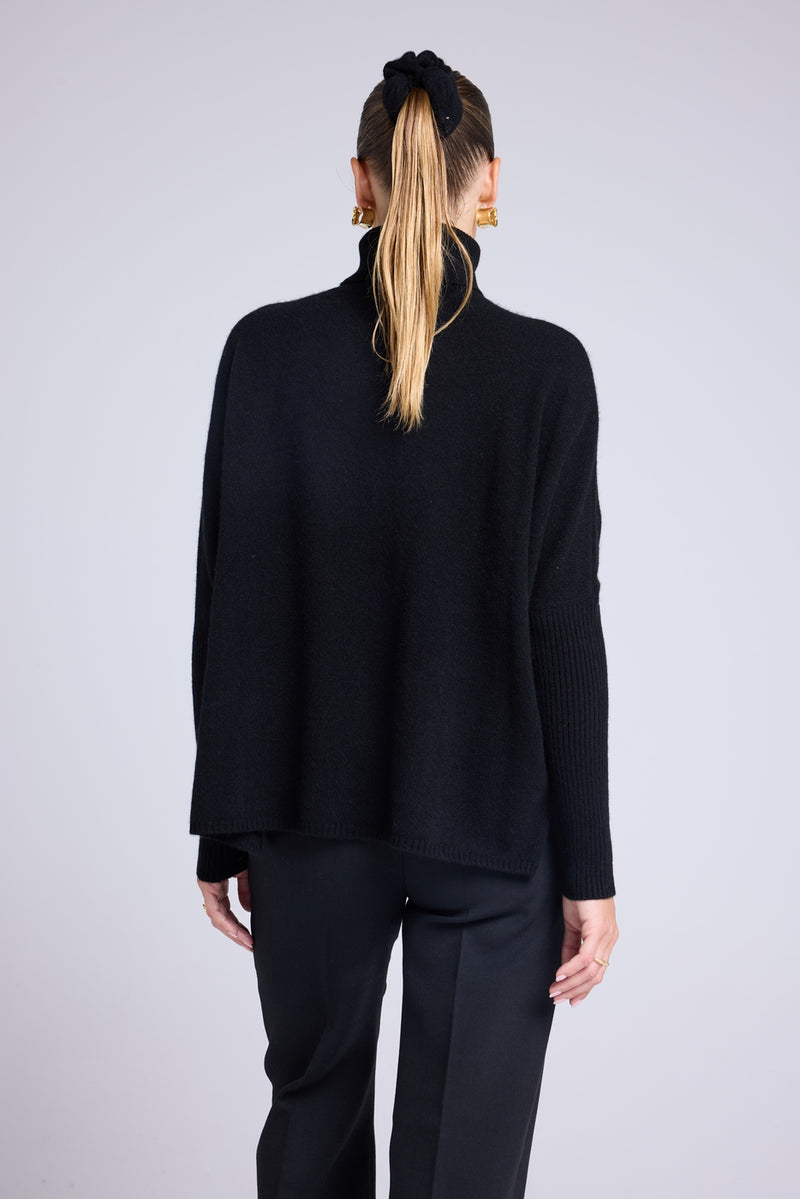 Pull Col Roule Coeur Poncho Rolanda - Noir Rouge