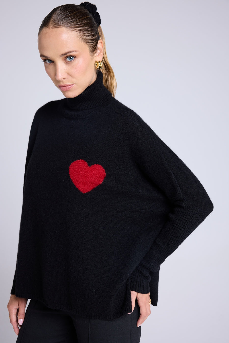 Pull Col Roule Coeur Poncho Rolanda - Noir Rouge - Femme