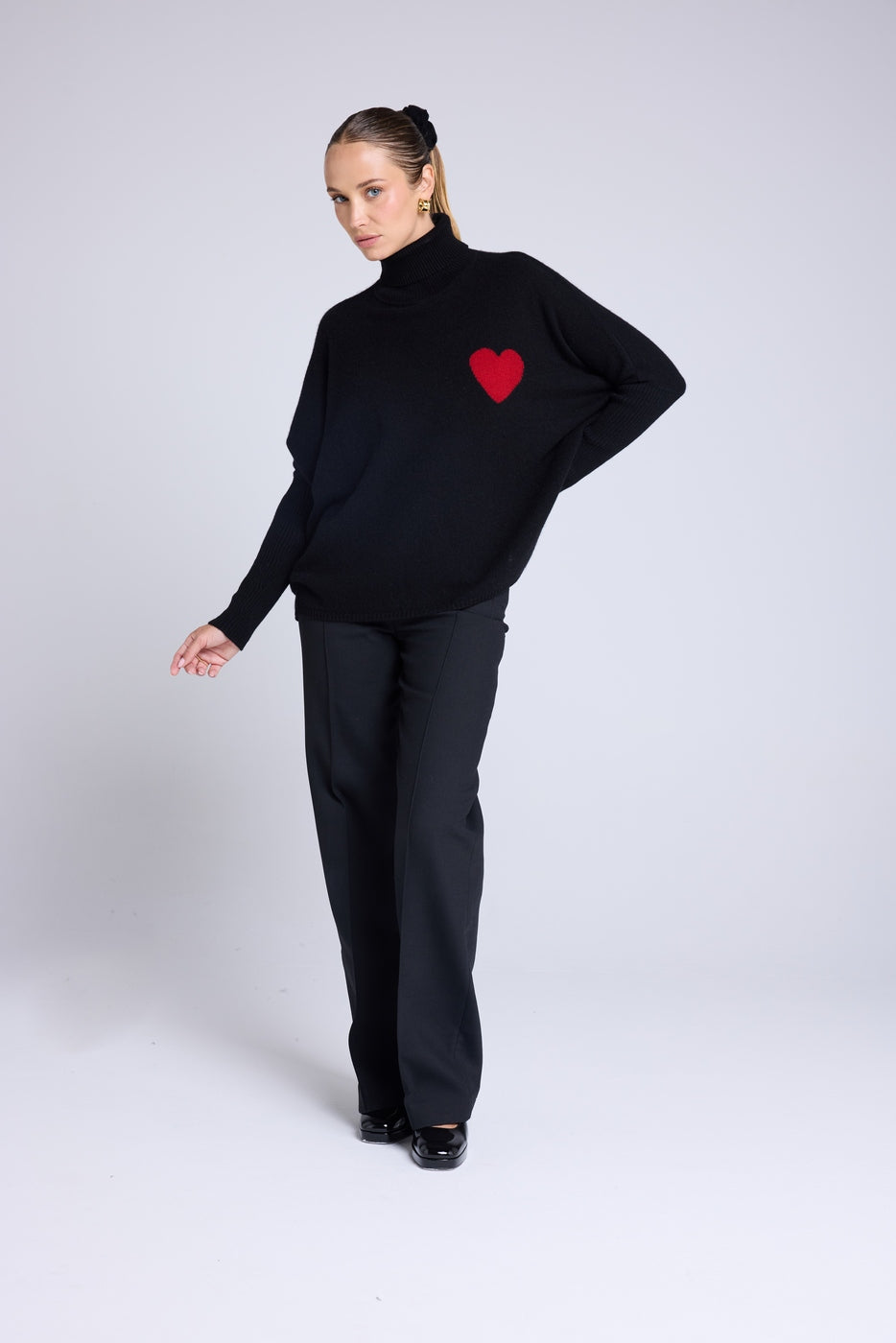 Pull Col Roule Coeur Poncho Rolanda - Noir Rouge - Femme
