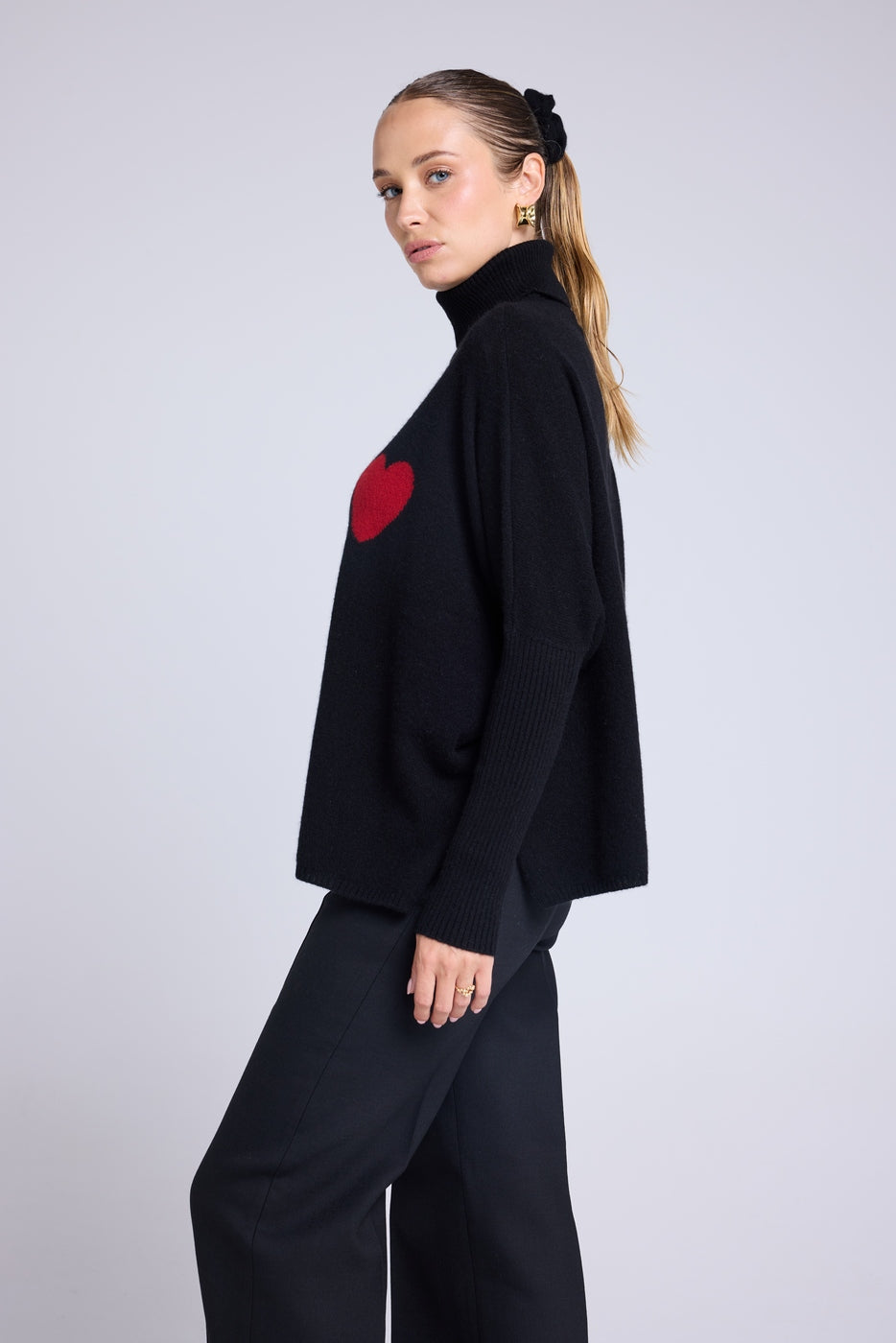 Pull Col Roule Coeur Poncho Rolanda - Noir Rouge - Femme