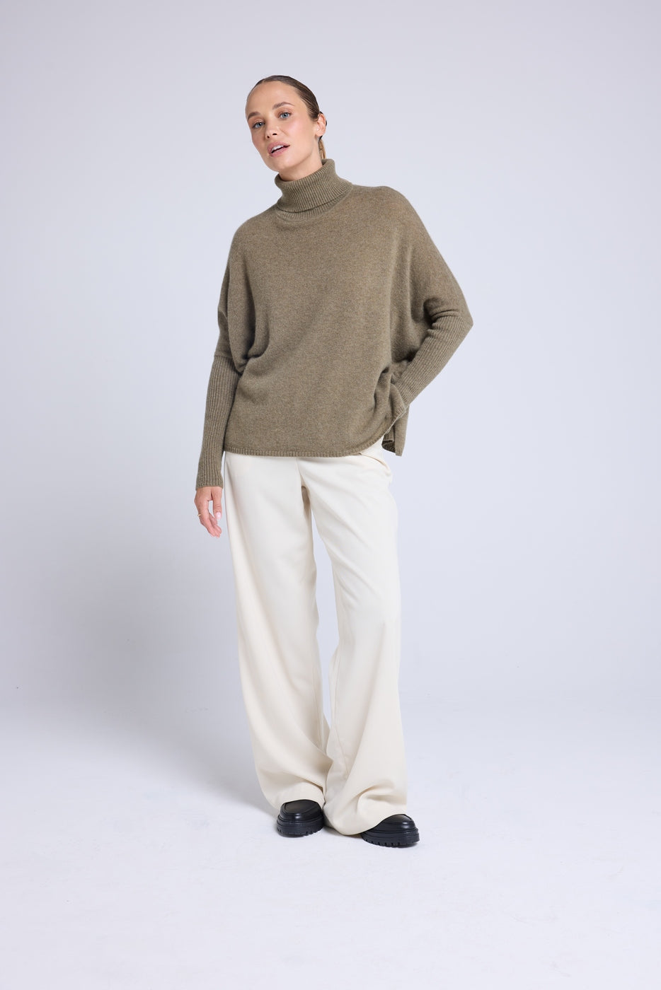 Jersey Cuello Cisne Poncho Rolanda - Verde Caqui