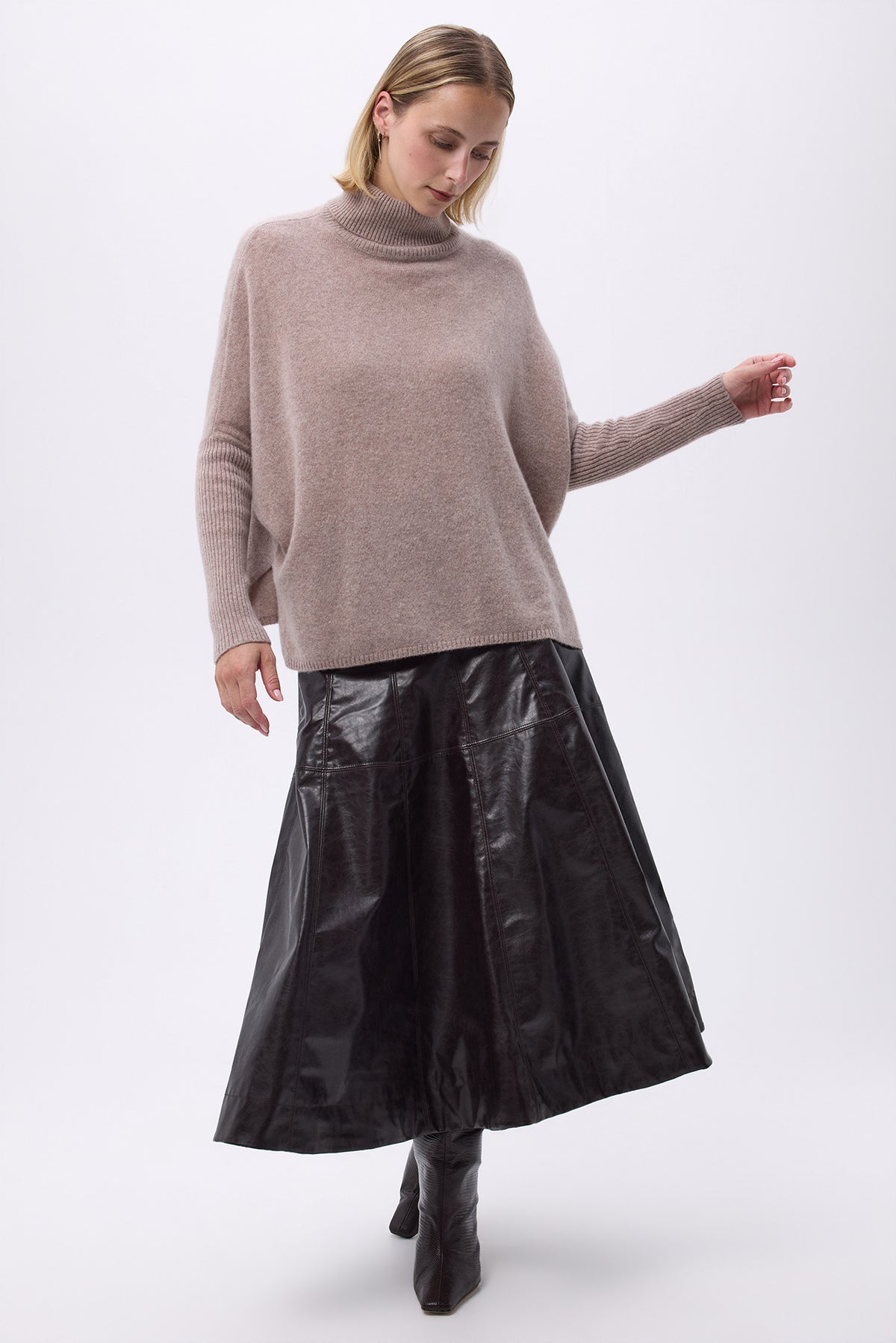 Sweter ponczo z golfem F Rolanda - Taupe - Damski