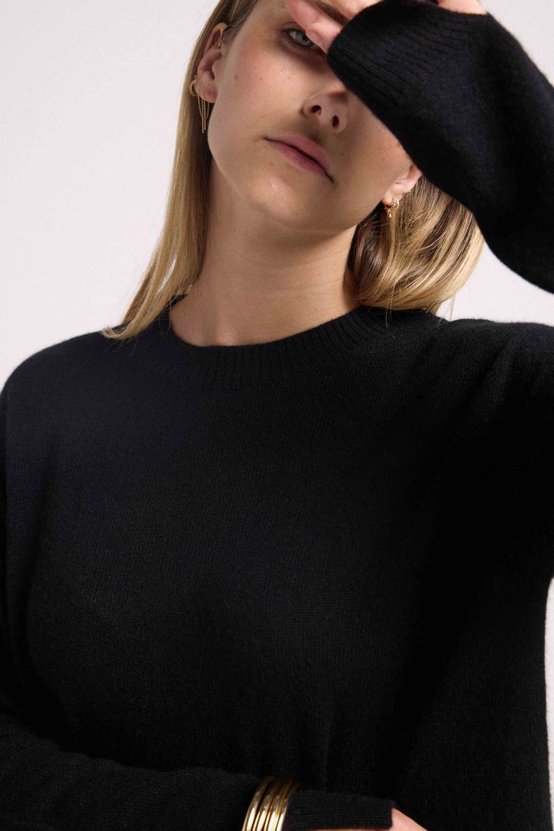 Romy Oversized Crew Neck Sweater - Negro - 100% Cachemira Oeko-Tex - Mujer