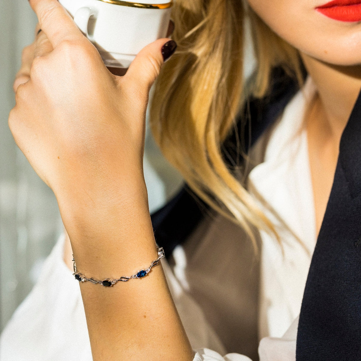 Beni Bracelet, White Topaz 5.68/14 Sapphire 5.68/7 - 375/1000 White Gold
