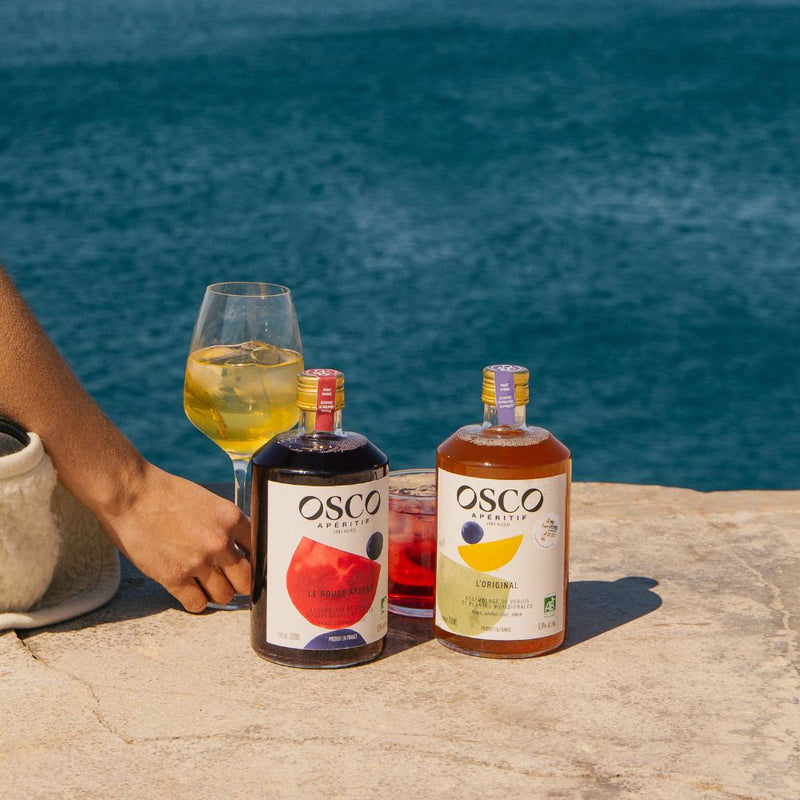 OSCO ce sont des apéritifs sans alcool bio fabriqués en France. Profitez de toute l'expérience d'un apéritif mais sans une goutte d'acool. Et avec des recettes de cocktails sans alcool simples.