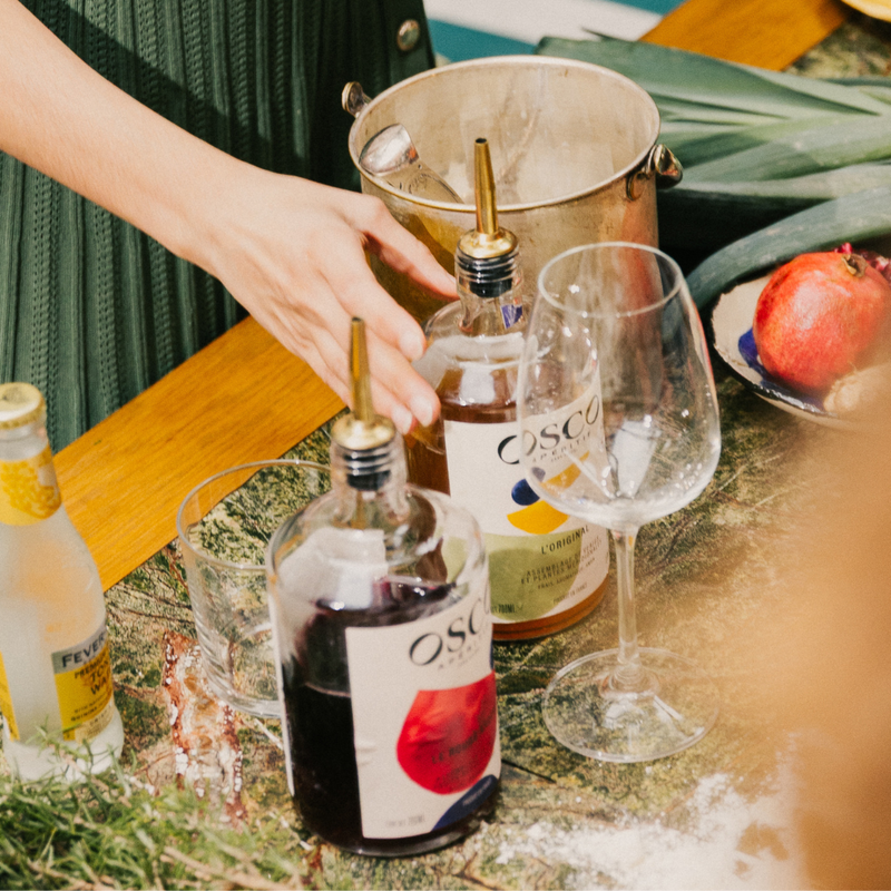 Testez le cocktail sans alcool OSCO Tonic, une alliance rafraîchissante et élégante entre OSCO L'Original et le Fever-Tree Premium Indian Tonic Water. 
Des notes subtilement herbacées du Sud avec une longueur en bouche inimitable, parfaites pour profiter de tous les plaisirs d'un apéritif, sans une goutte d’alcool. 