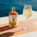 OSCO tonic le cocktail sans alcool rafraîchissant aux saveurs méditerranéens de plantes méridionales avec une belle amertume de gentiane. Servi simplement avec OSCO l'Original et du tonic. Et faible en calories ! 