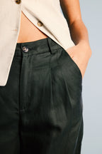 Pantalón De Pinzas Ligero Verde Mujer