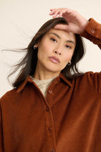 Vêtements pour femme Garance Paris, robe chemise courte en velours avec col chemIse et poches sur les côtés.