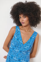 Robe longueur midi sans manches coupe droite et fluide collection printemps été 2025 