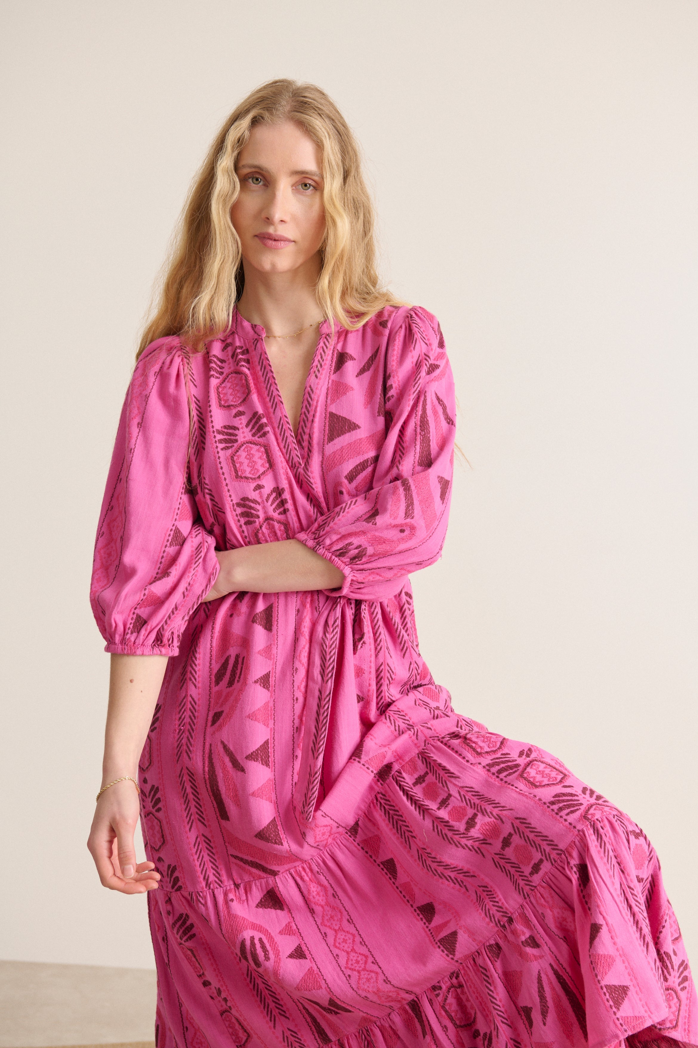 Robe couleur motifs rose tissu jacquard coton tenue témoin ou invitée mariage événement printemps été 