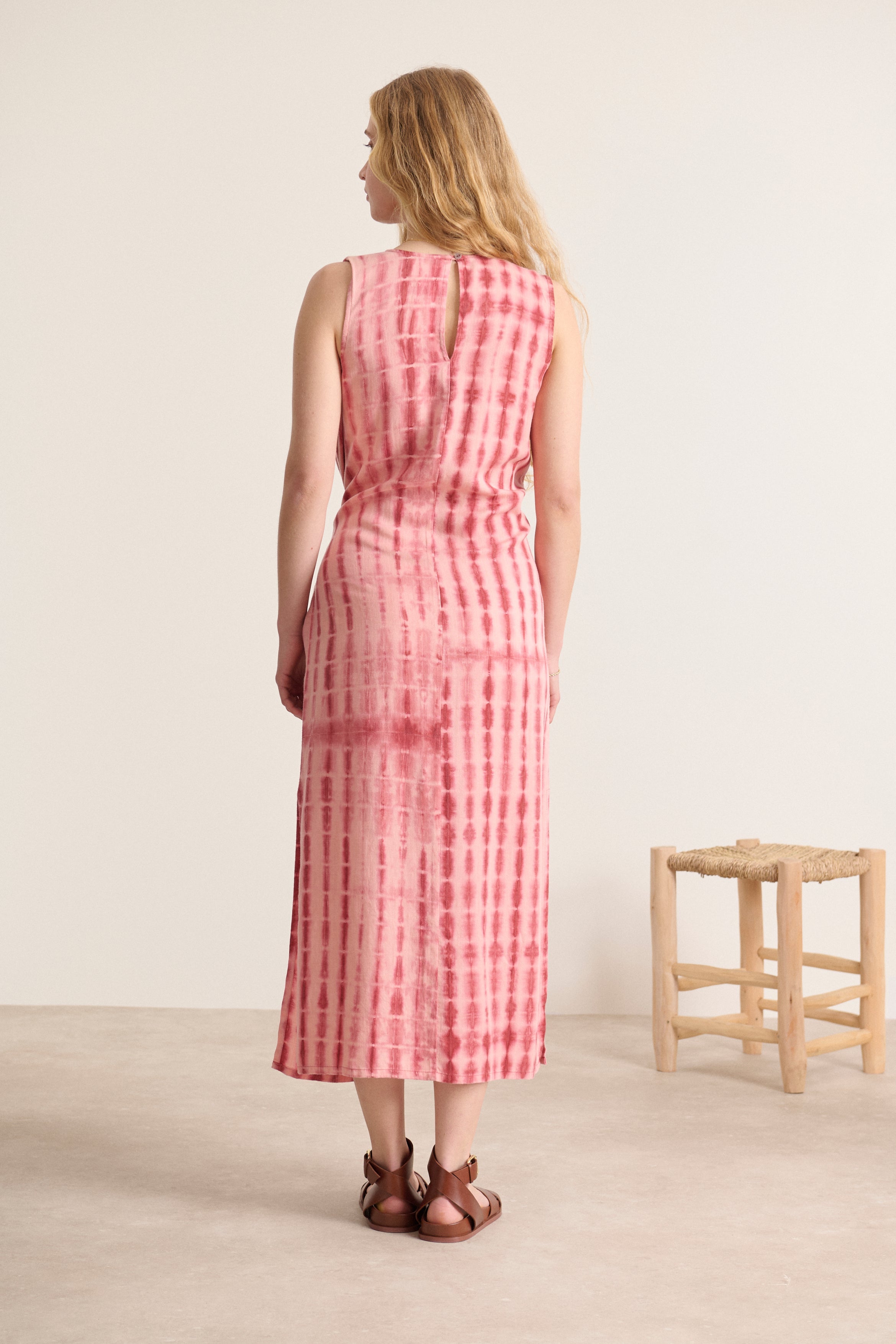 Robe estivale à la coupe droite et épurée avec fentes sur les côtés collection printemps été Garance 