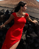 Robe rouge dos nu et encolure carre