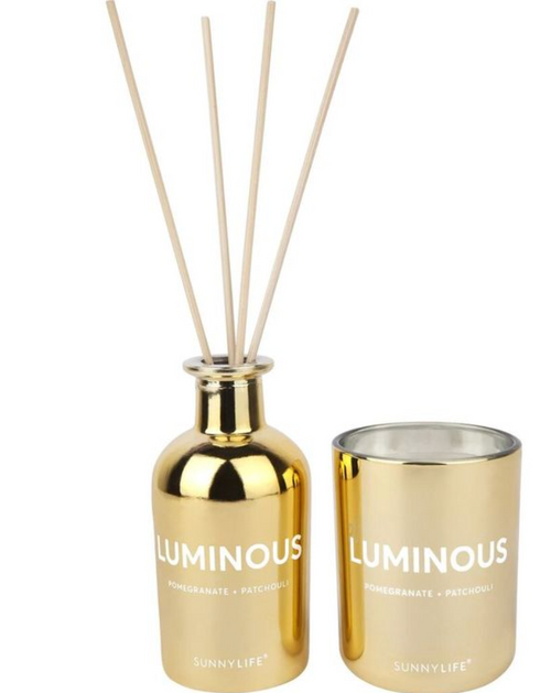 Juego de velas y difusor de luz.