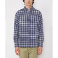 Officine Générale – Chemise Arsene - Bleu Marine/Blanc - Homme, chemise à carreaux bleu marine et blanc portée par un homme de face