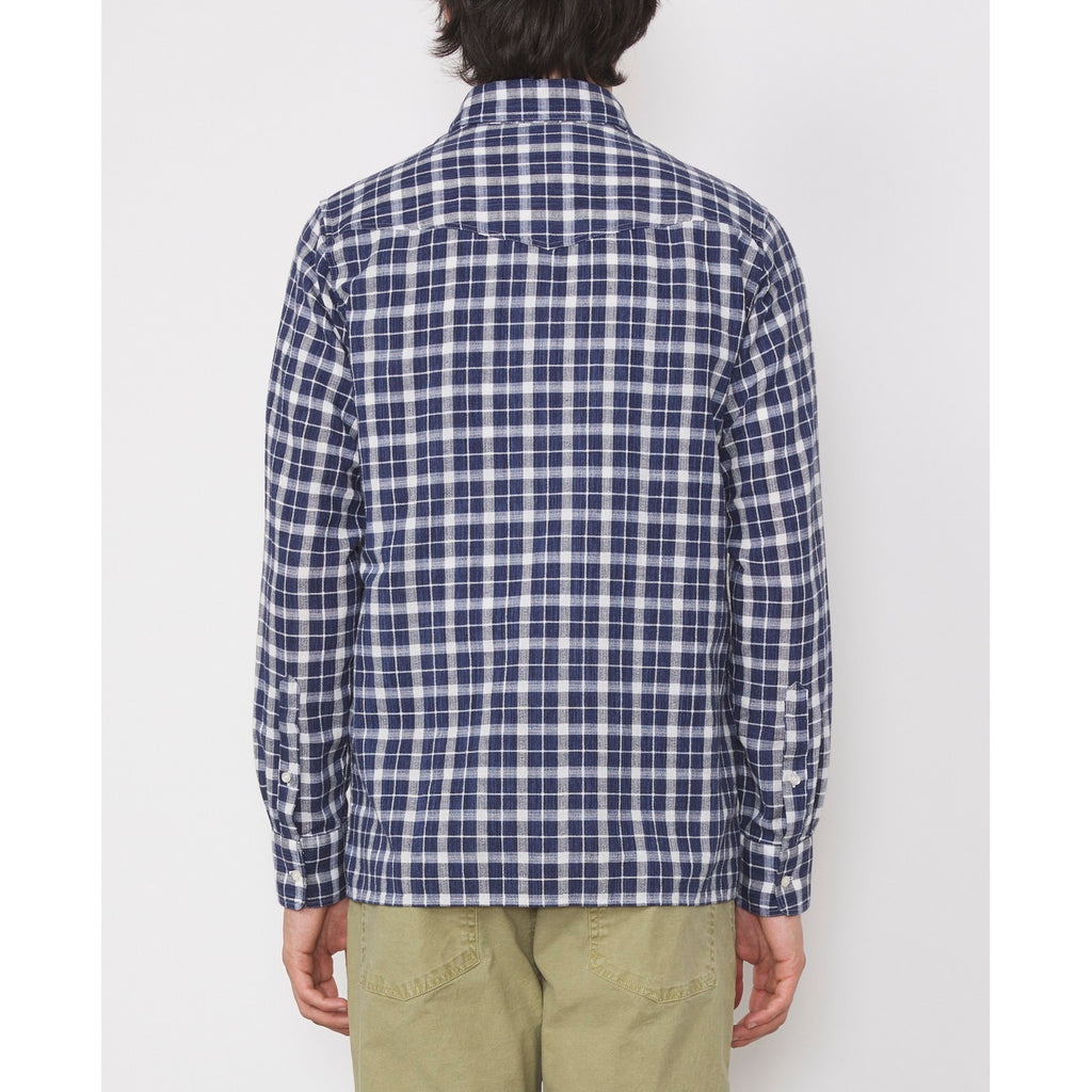 Officine Générale – Chemise Arsene - Bleu Marine/Blanc - Homme, chemise à carreaux bleu marine et blanc, portée de dos par un homme