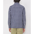 Officine Générale – Chemise Arsene - Bleu Marine/Blanc - Homme, chemise à carreaux bleu marine et blanc, portée de dos par un homme