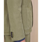 Officine Générale – Veste Armie - Olive Brûlé - Homme, gros plan sur la manche d'une veste en lin vert kaki