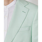 Officine Générale – Veste Giovanni - Menthe - Homme, gros plan sur le revers et la poche d'une veste de costume vert d'eau