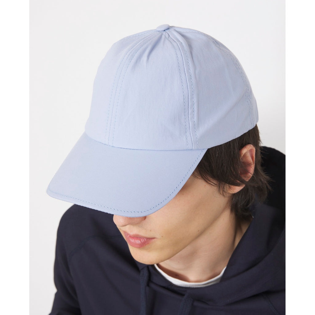Officine Générale – Casquette Baseball - Bleu Layette - Mixte, casquette bleu clair portée par un homme, vue de profil