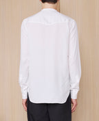 Officine Générale – Chemise Gaspard - Blanc - Homme, chemise blanche à col mao portée de dos par un homme