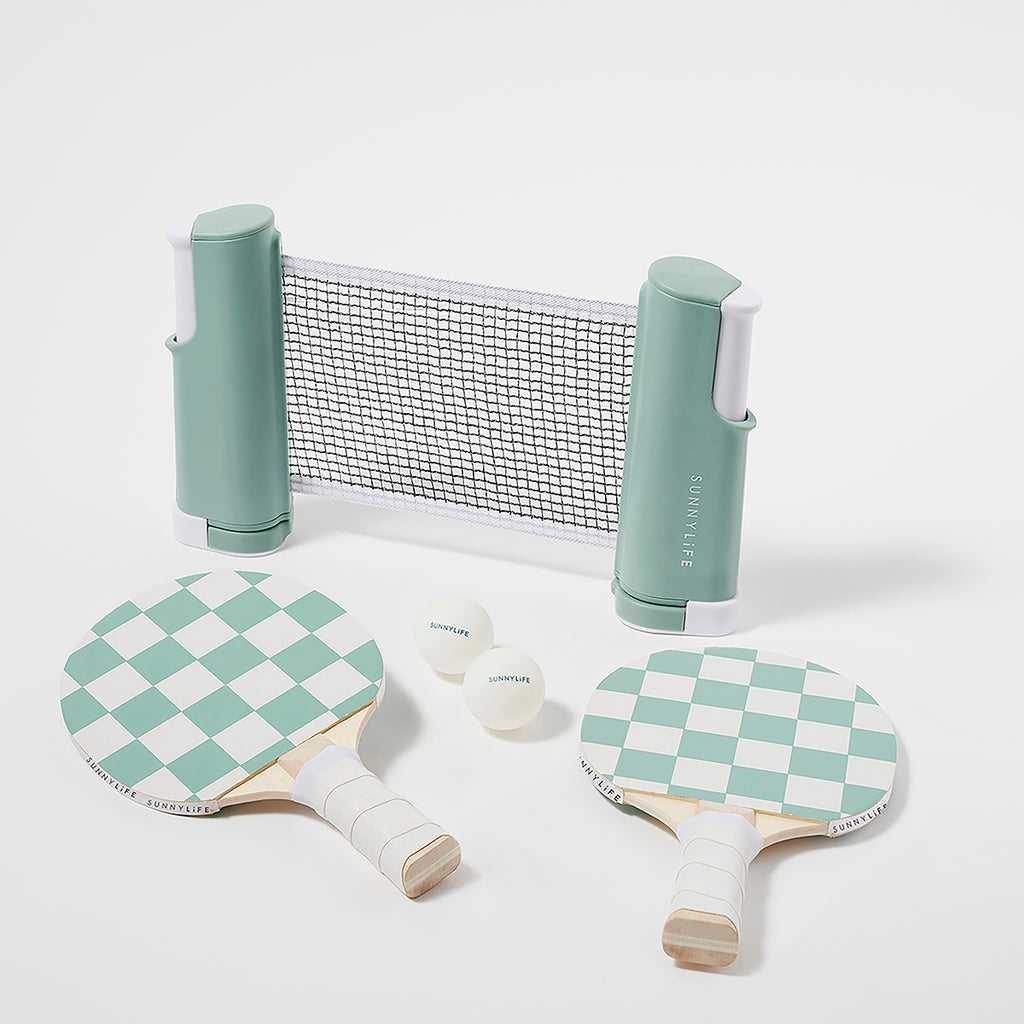 Jouez au Damier sur Une Table de Ping-pong.