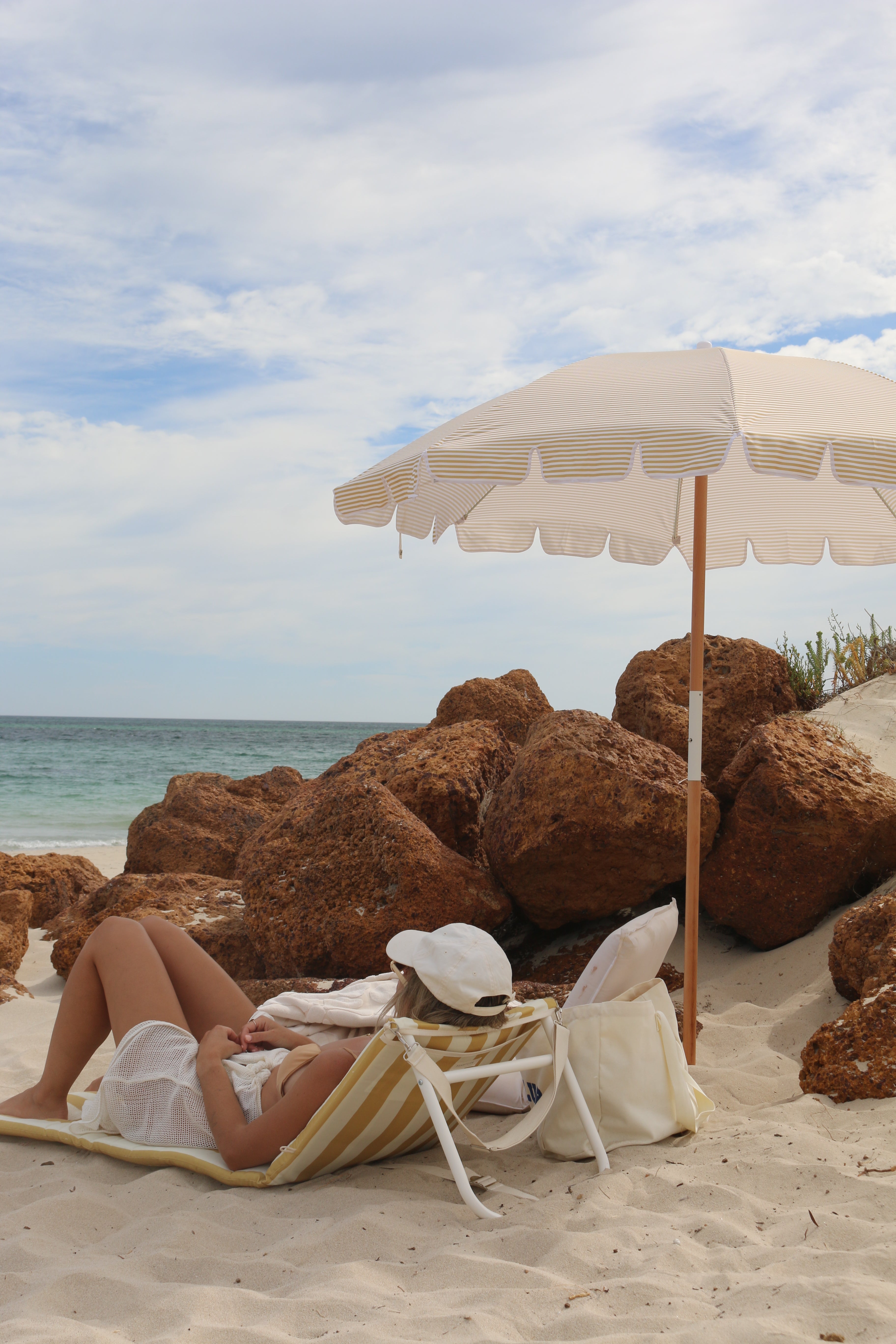 Chaise Longue de Plage Mango Bay à Rayures Moutarde Dorées