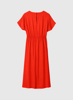 An'ge – Midi-jurk Malixa Piment, effen rode jurk, rugaanzicht, met elastische taille en korte mouwen