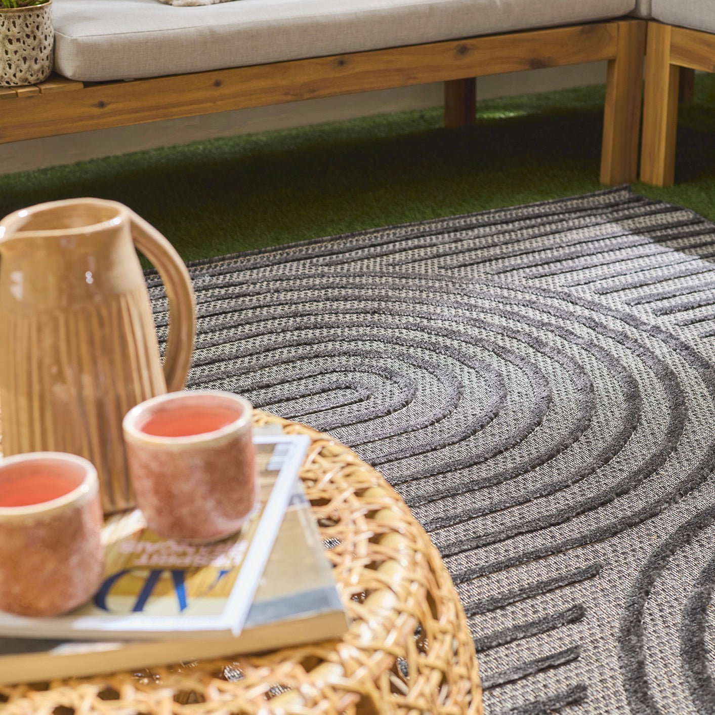 Alfombra Santorini 986 - Diseño Gráfico - Negro - Interior / Exterior