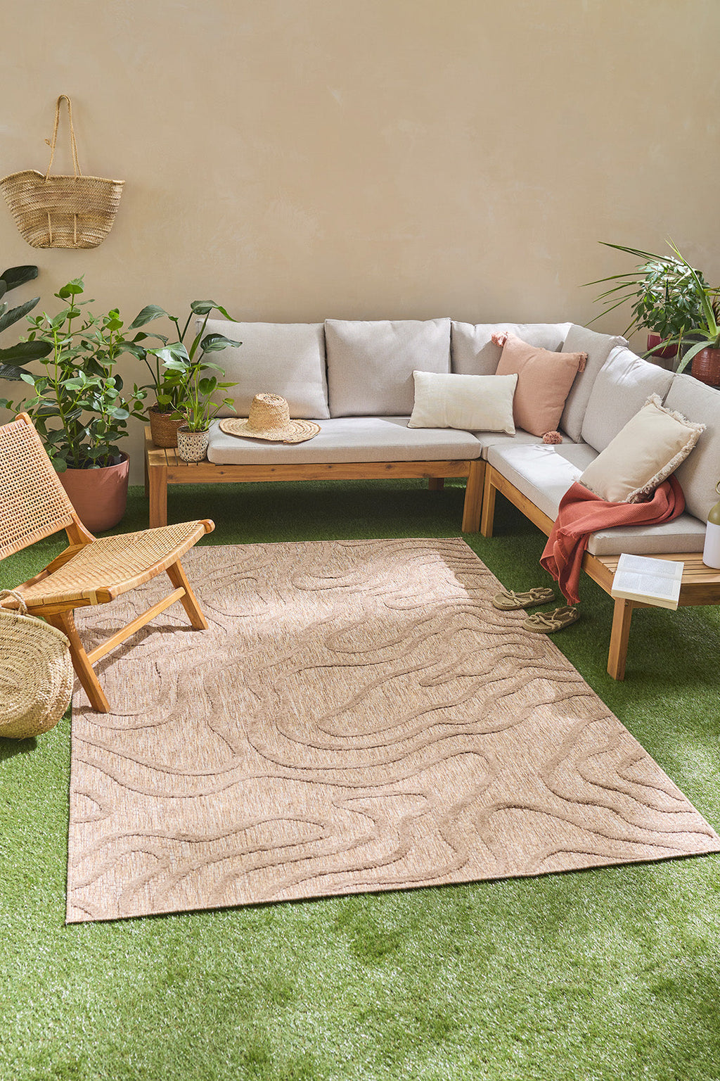 Indoor and outdoor rug with abstract Santorini Beige pattern: SAN988BEI Nazar rugs
