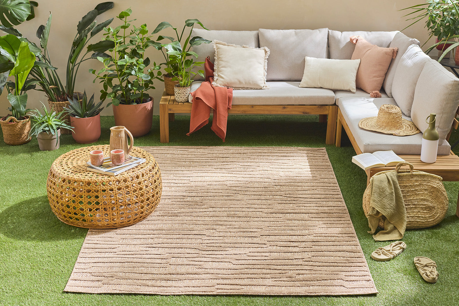 Alfombras estampadas de interior y exterior en color beige: SAN990BEI Alfombras Nazar