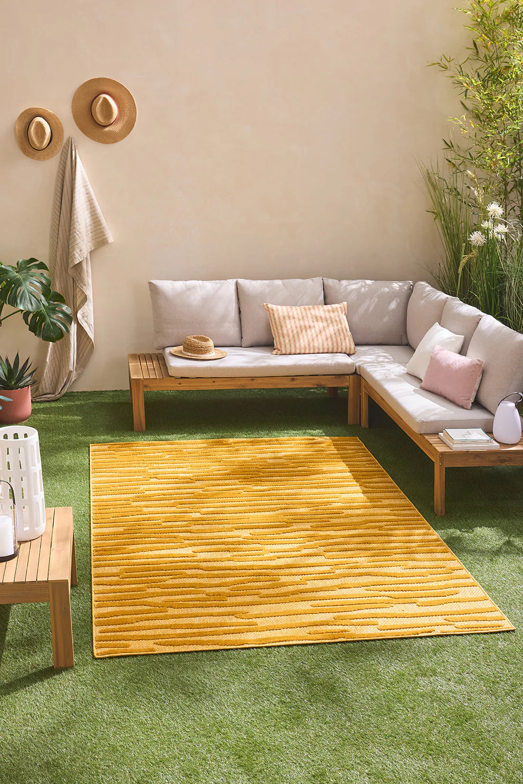Alfombra Santorini 990 - Estampado gráfico - Amarillo - Interior / Exterior