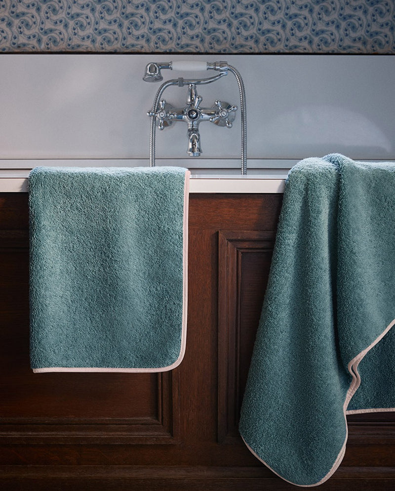 Serviette Cheveux - Bleu Chardin Liseré Rose Nymphe