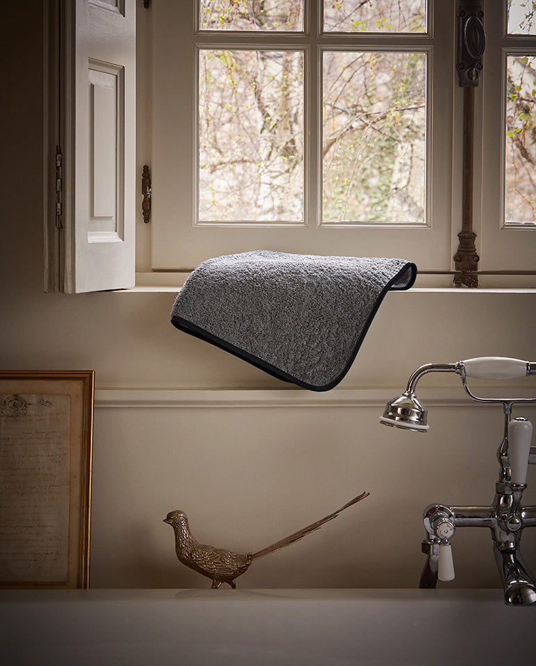 Serviette Cheveux - Gris Liseré Noir