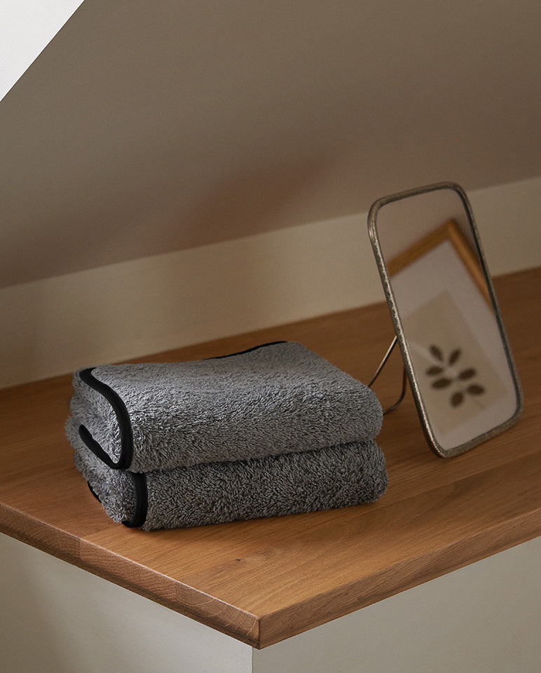 Serviette Cheveux - Gris Liseré Noir