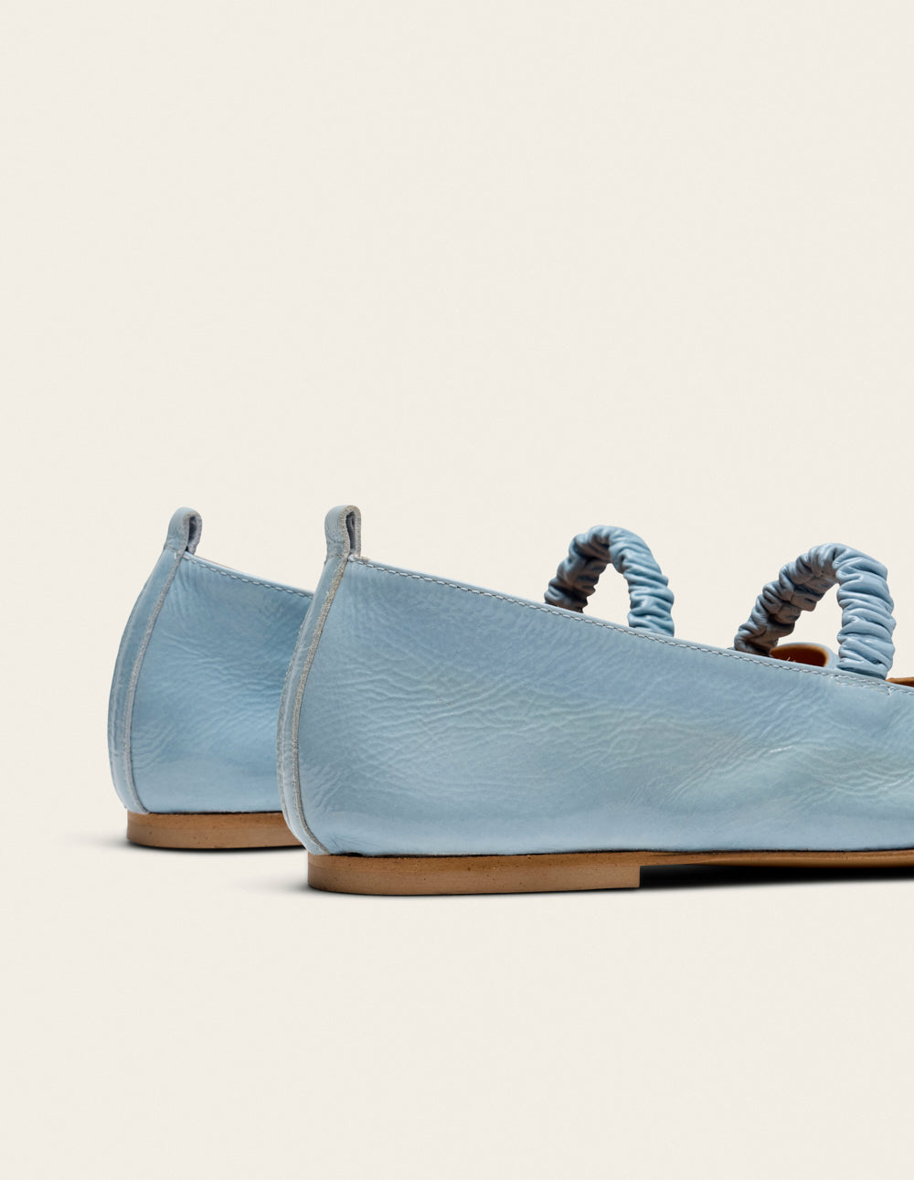 Ballerines Serra - Cuir plissé verni bleu glacé