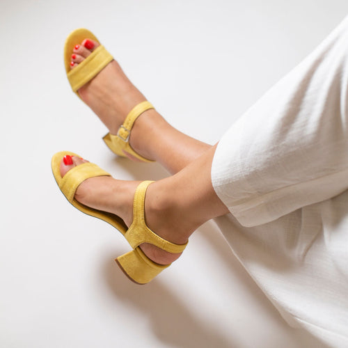 Sandals Vanessa Wu Woman  in yellow suedette with block heel 