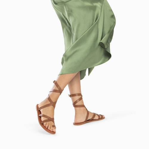 Flat sandals Woman camel with three-turn ankle strap and passe-pouce Vanessa Wu