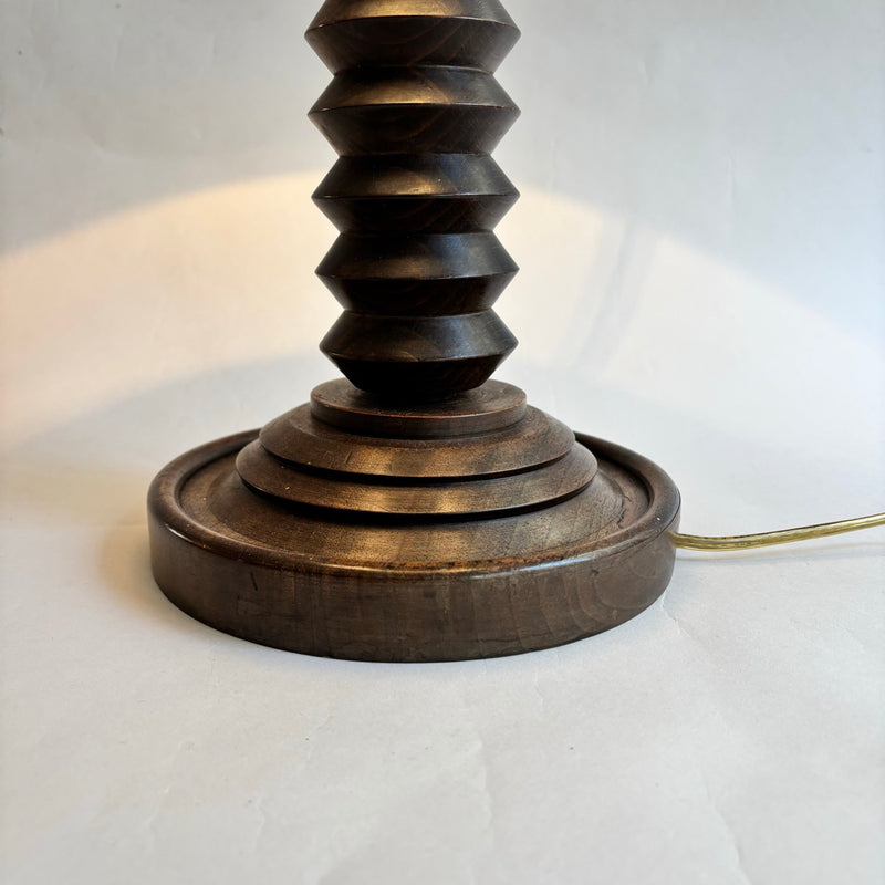 Lámpara de madera torneada al gusto de Charles Dudouyt