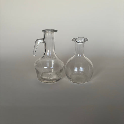 Deux Petits Pichets À Huile