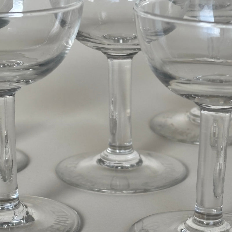 Ensemble De 5 Verres À Pied Petit Format