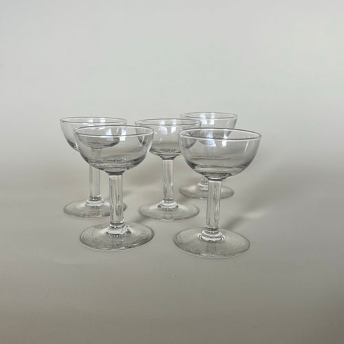 Ensemble De 5 Verres À Pied Petit Format