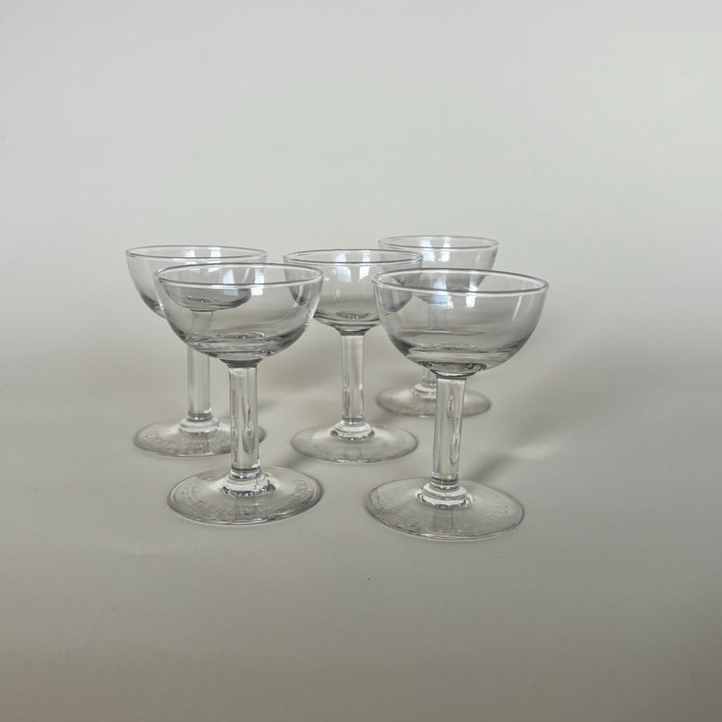 Ensemble De 5 Verres À Pied Petit Format