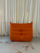 Silla baja Togo en naranja de Michel Ducaroy para Ligne Roset, años 73