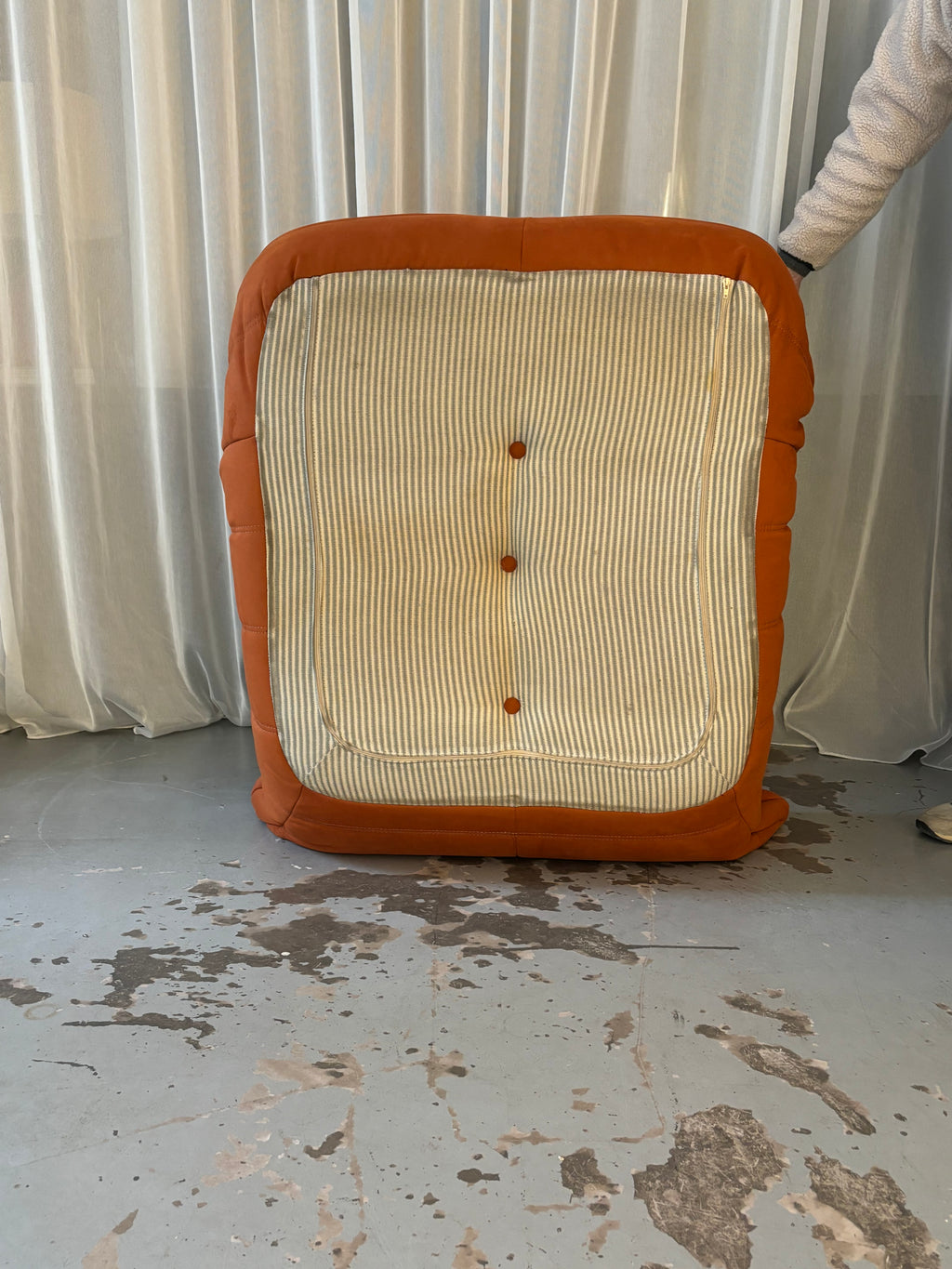 Chauffeuse Togo naranja por Michel Ducaroy para Ligne Roset, años 1973