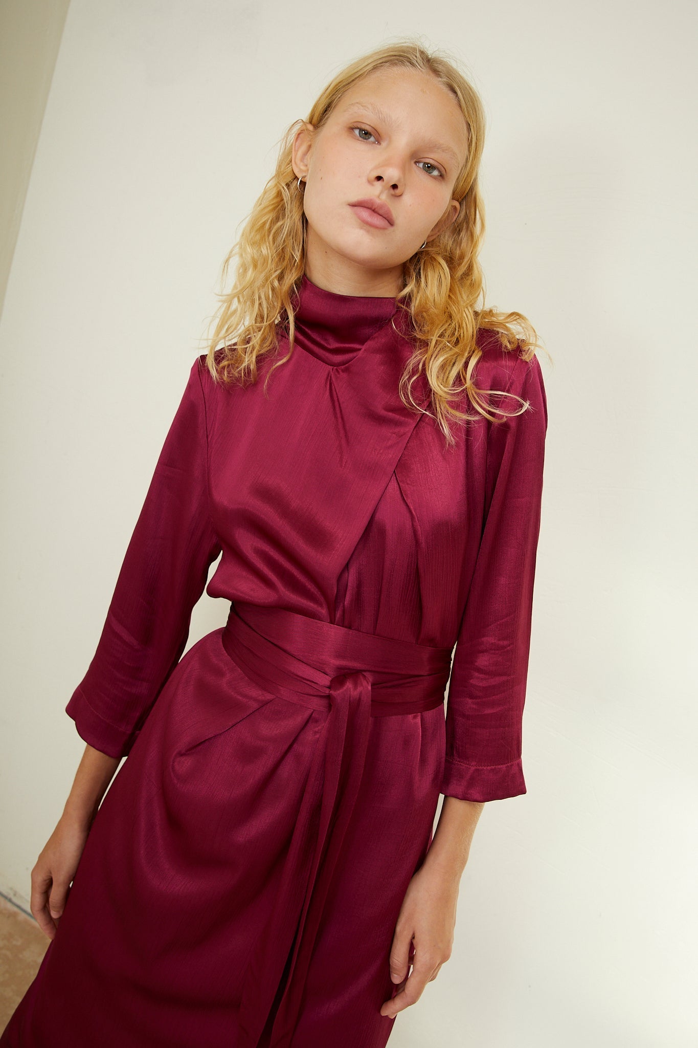 Robe Clotilde Saten Arruguilla Ciruela