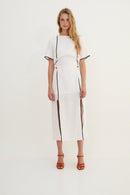 Robe Contraste Fil Blanc