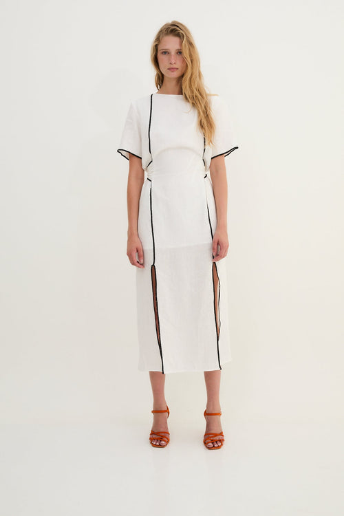 Robe Contraste Fil Blanc